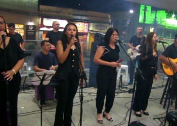 Louvor de Natal com a Banda Renovai no Natal Luz em Manhuaçu