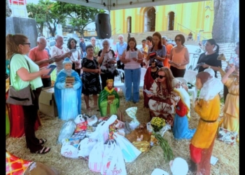 Primeira Novena de Natal realizada na Praça de Manhuaçu.